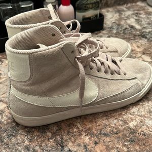Nike Blazer women’s 9
